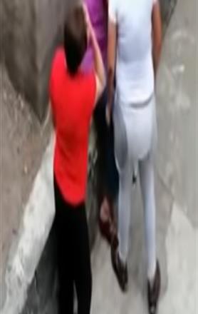 Captan a una joven que golpea a mujer de la tercera edad en CDMX (VIDEO)