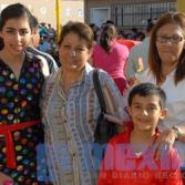 Festejando el día de las mamas y día del Padre en Colegio Hispania