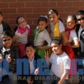 Festejando el día de las mamas y día del Padre en Colegio Hispania