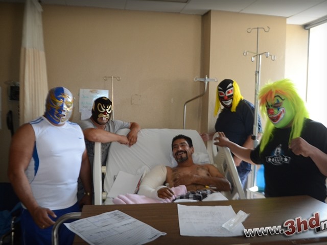 Visitan Luchadores profesionales a niños y pacientes del Hospital General de TJ