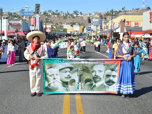 Desfile de la Revolución en Ensenada
