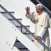 El Papa despegando a México