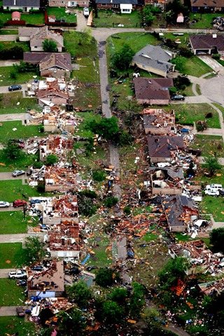 Provocan graves daños tornados en Dallas