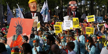 Reciben a Trump con protestas
