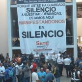 Protestan maestros en Tijuana