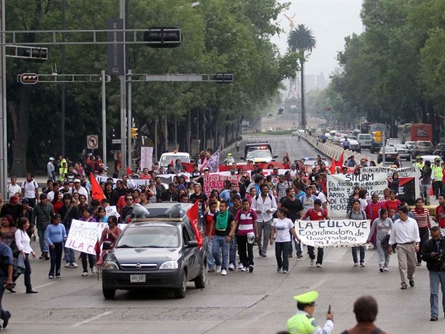 Demandan liberación de estudiantes detenidos en Michoacán
