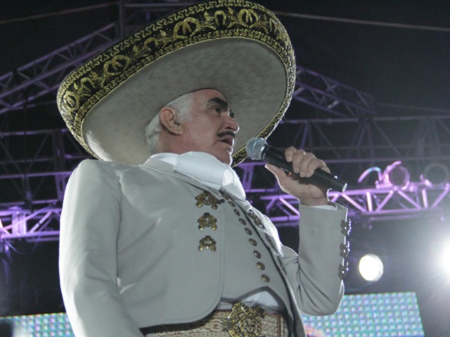 Dice adios Vicente Fernández a Tijuana