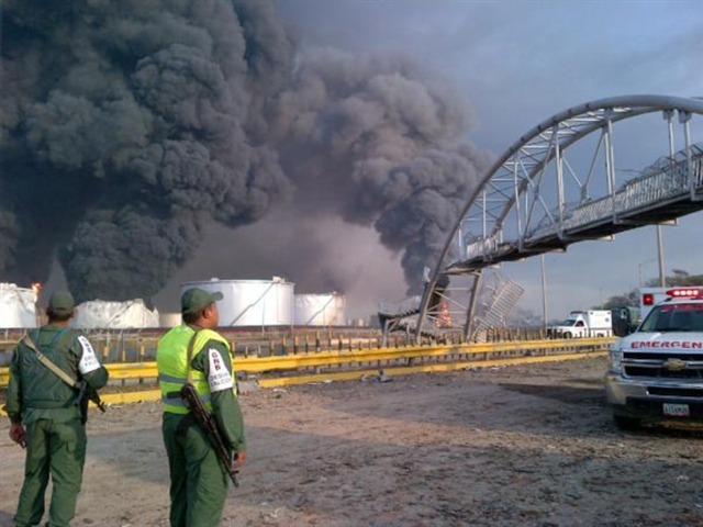 Explosión de refinería en Venezuela