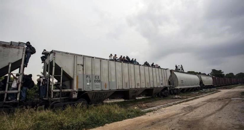 Aseguran a migrantes centroamericanos que viajaban en La Bestia