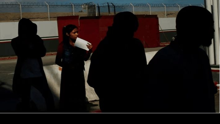 Deportan cerca de  50 mexicanos de Estados Unidos a Tijuana