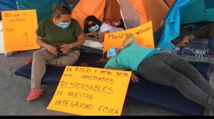 Docentes inician huelga de hambre para exigir pago de sueldos