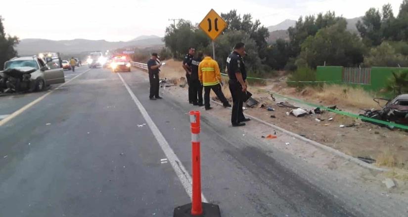 Dos muertes en accidente vehicular en Valle de las Palmas; se impactaron 2 vehículos de frente