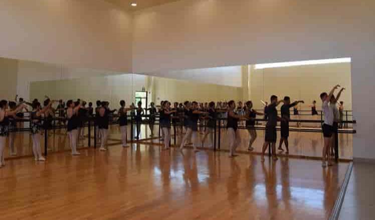 Imparten clase magistral  de ballet en CEART-Tecate