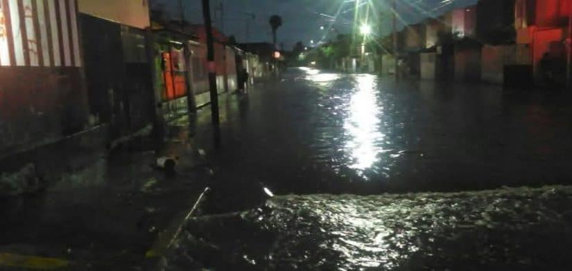Lluvia nocturna afecta Guadalajara