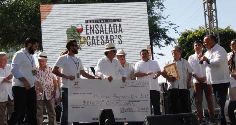 Entrega donativo Canirac BC a Tijuana Agradecida AC