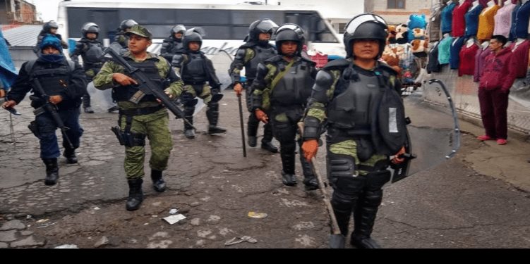 Llega Guardia Nacional a zona de mega tianguis en Puebla