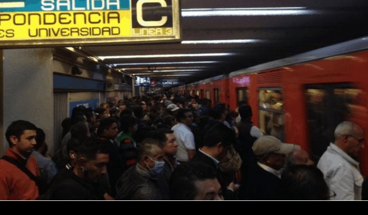 Muere persona al arrojarse a las vías del Metro Hidalgo en la Línea 2