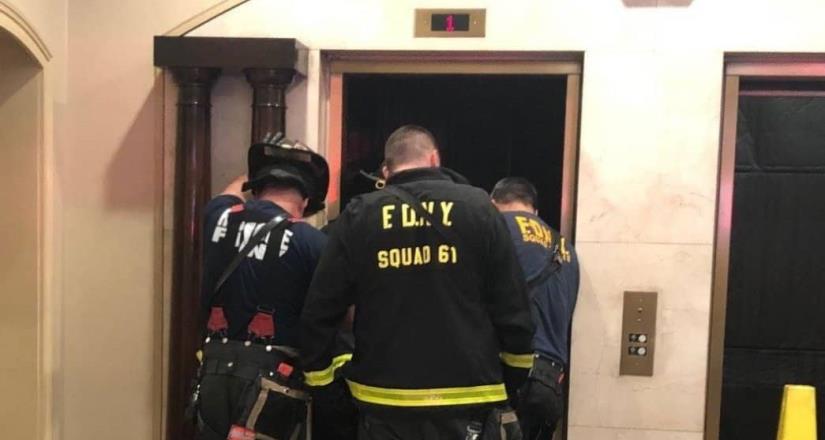 Hombre muere aplastado por elevador en edificio de NY 