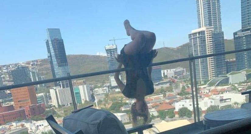Cae joven de quinto piso mientras realizaba yoga libre en NL