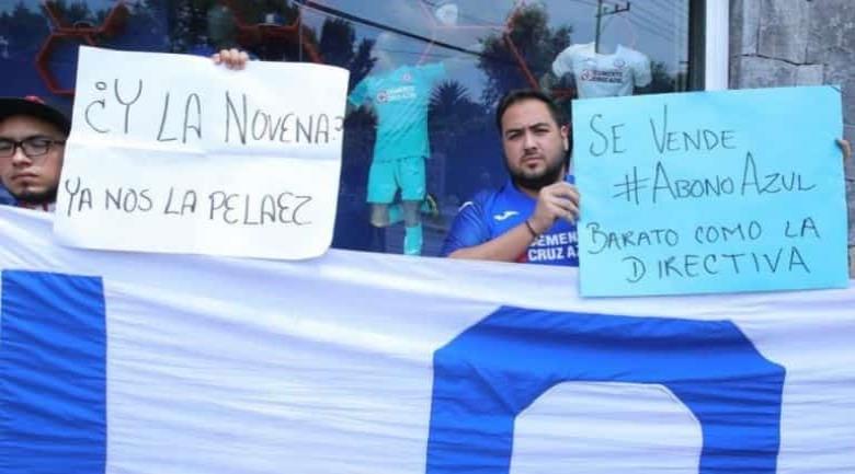 Protestan aficionados del Cruz Azul en La Noria