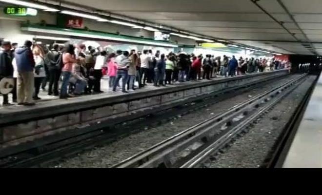 Ola en el metro (VIDEO)