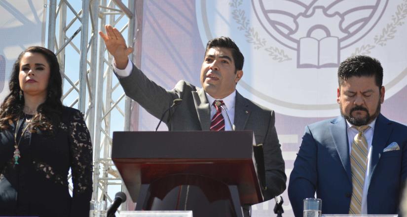 Armando Ayala rindió protesta como nuevo presidente municipal.
