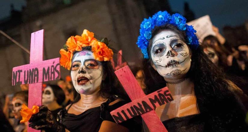 Marcha de Catrinas pide justicia por víctimas de feminicidios en CDMX