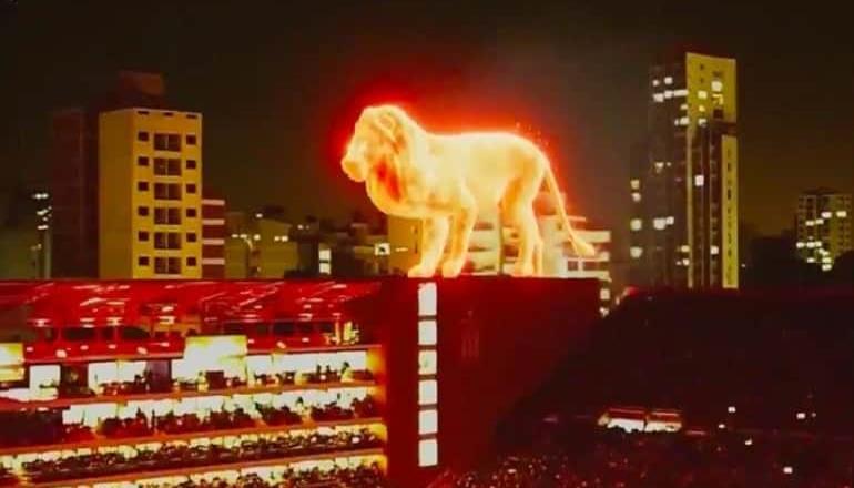 Asombroso León de fuego en inauguración de estadio