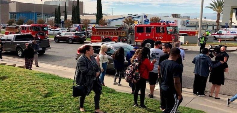 Suman dos muertos tras tiroteo en escuela de California