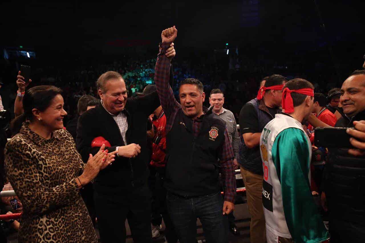 Julio César Chávez al ring