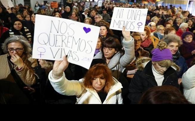 Miles de personas marchan en España contra el machismo que mata