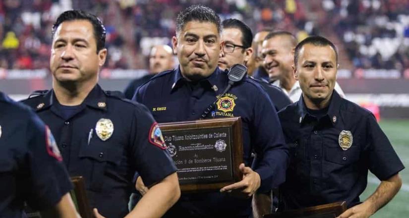 Reconocimiento al heróico cuerpo de bomberos de Tijuana