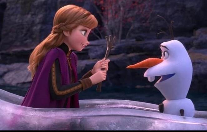 Mujeres pueden tener misma fuerza que hombres, actriz de Frozen 2