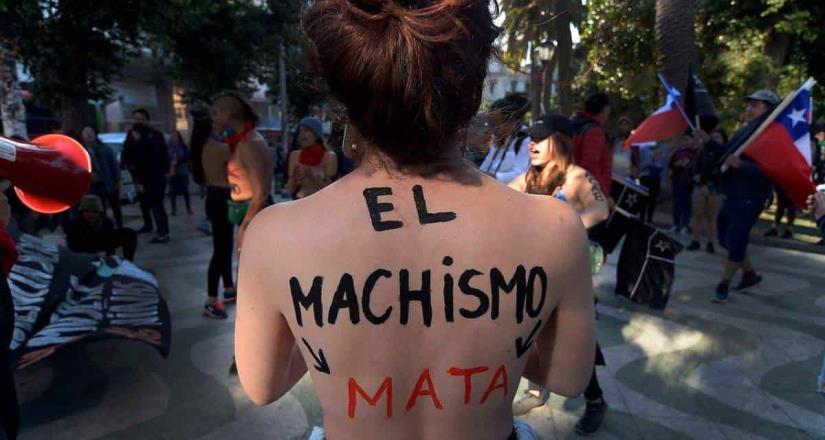 “Y la culpa no era mía, ni dónde estaba, ni cómo vestía, el violador eres tú”: marcha en Chile