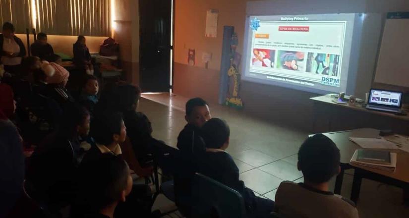 Imparten pláticas preventivas en primarias de San Quintín