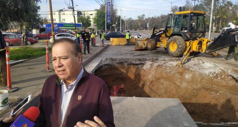 Destinarán cerca de dos millones de pesos en la reparación del socavón en el bulevar Limón Padilla
