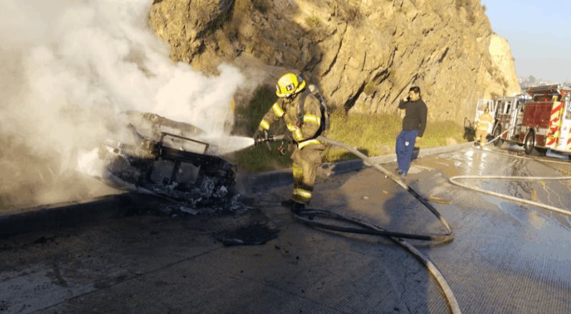 Accidente causa incendio automovilístico