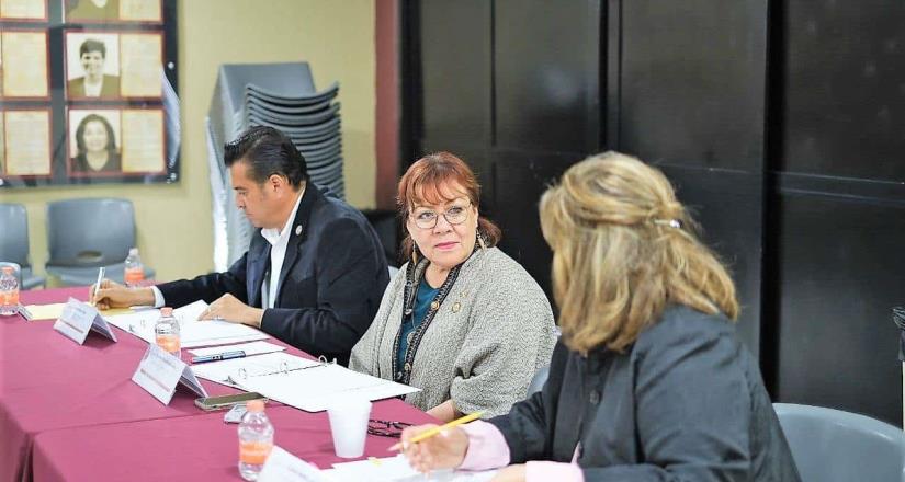 Sesiona Comisión de bienestar social y asuntos indígenas que preside la Dip. Carmen Hernández