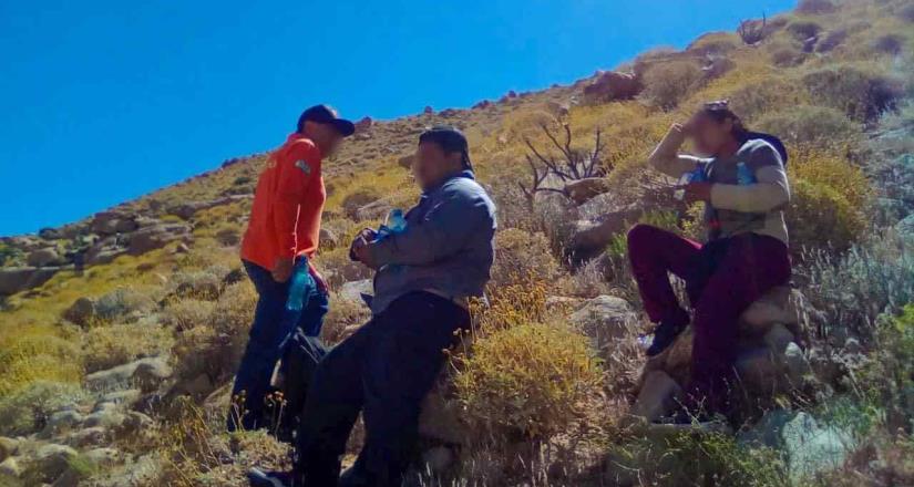 Rescatan a dos personas migrantes en Tecate