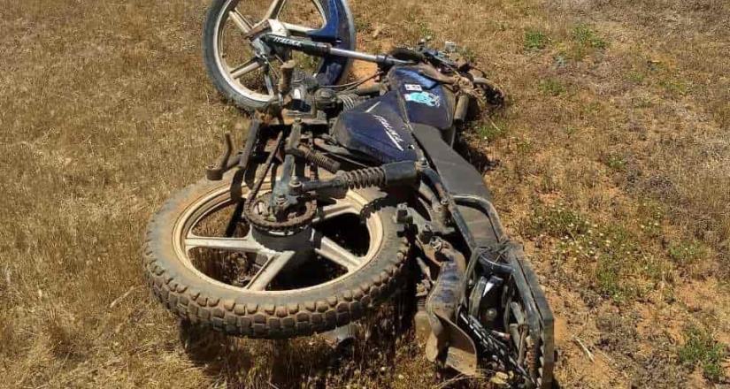 Muere hombre al caer de una motocicleta