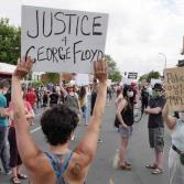 Protestas y saqueos en Minneapolis por el asesinato de George Floyd