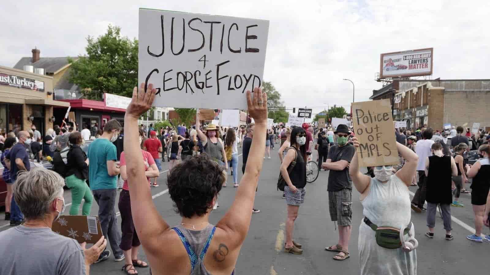 Protestas y saqueos en Minneapolis por el asesinato de George Floyd