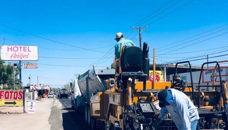Trabajos de mantenimientos en carretera federal Mexicali – Tecate, con el ejido Jacume