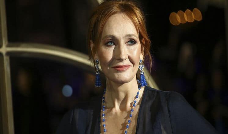 Librería retirará libros de J.K. Rowling por comentarios transfóbicos