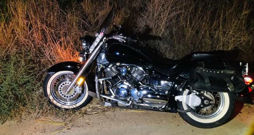 Fallece motociclista al caer en la carretera