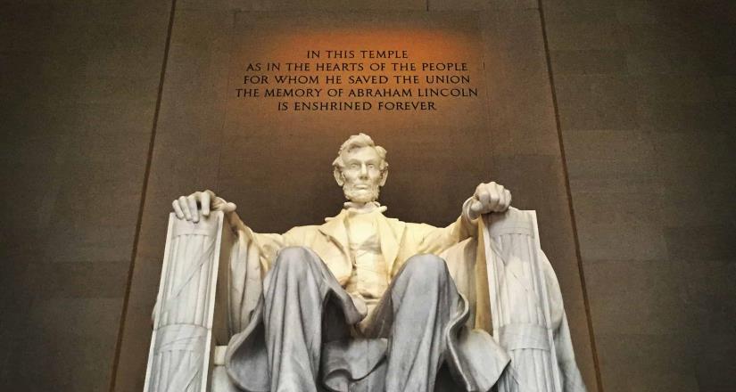Gira de AMLO en EU inicia en memorial a Lincoln