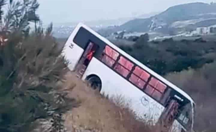 Accidente de autobuses deja un muerto y ocho heridos