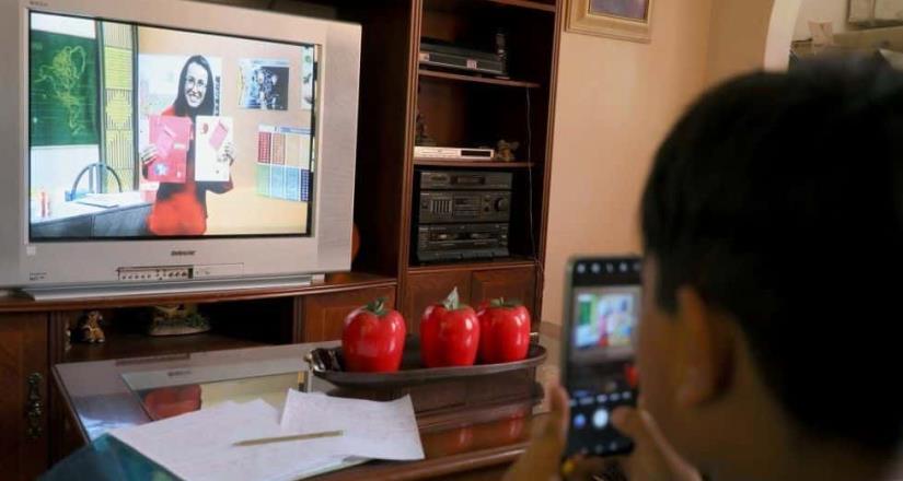 SEP arranca clases por televisión con errores en matemáticas