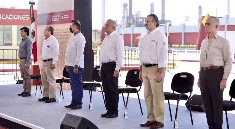 AMLO rinde homenaje a víctimas de Covid en refinería de Cadereyta