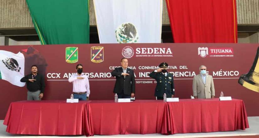 Arturo González encabeza acto cívico del 210 aniversario del inicio de La Independencia de México